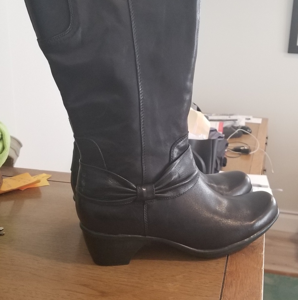 Born black boots size 11 new with the box